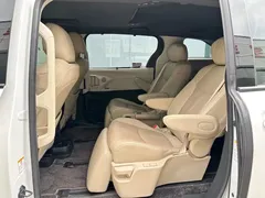2021 Toyota Sienna 2.5L Hybrid Premium, белый — фото 5
