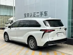 2021 Toyota Sienna 2.5L Hybrid Premium, белый — фото 9