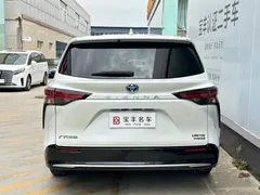 2021 Toyota Sienna 2.5L Hybrid Premium, белый — фото 10