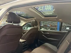 2022 BMW 5 Series 535Le, белый — фото 15