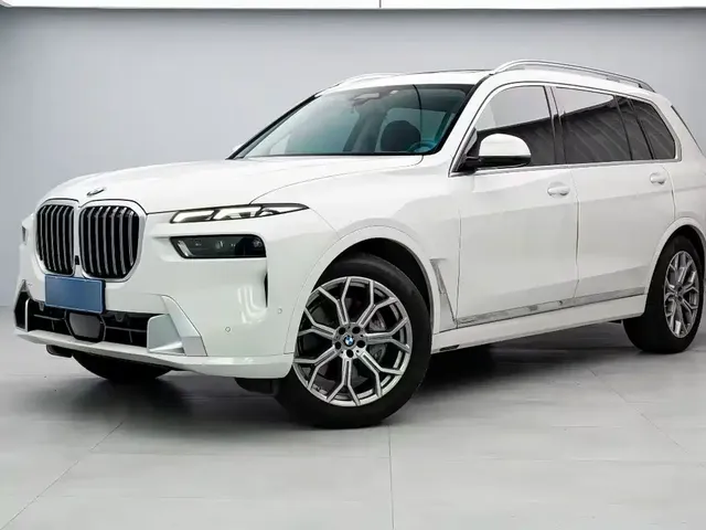 2023 BMW X7 xDrive40i Luxury Package