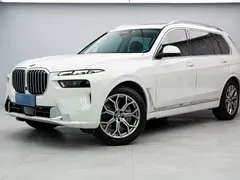 2023 BMW X7 xDrive40i Luxury Package, белый — фото 2