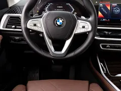 2023 BMW X7 xDrive40i Luxury Package, белый — фото 3