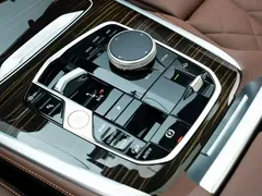 2023 BMW X7 xDrive40i Luxury Package, белый — фото 4
