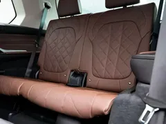 2023 BMW X7 xDrive40i Luxury Package, белый — фото 7