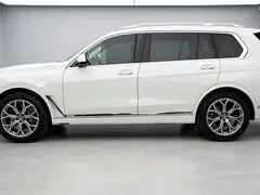 2023 BMW X7 xDrive40i Luxury Package, белый — фото 8
