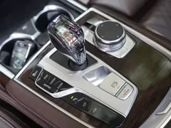 2022 BMW 7 Series 7 740Li, чёрный — фото 28