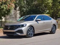 2022 Volkswagen Passat 330TSI Elite — фото 1