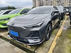 2023 Changan UNI-V 1.5T Premium — фото 1