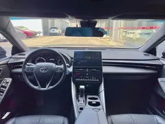 2022 Toyota Avalon Hybrid 2.5L Luxury, чёрный — фото 9