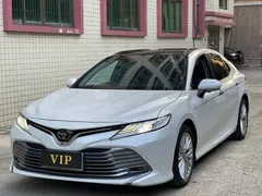 2021 Toyota Camry 2.5G Luxury, белый — фото 1