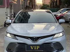 2021 Toyota Camry 2.5G Luxury, белый — фото 2