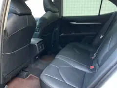 2021 Toyota Camry 2.5G Luxury, белый — фото 5