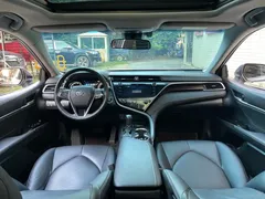2021 Toyota Camry 2.5G Luxury, белый — фото 6