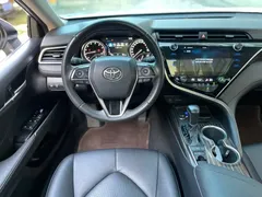 2021 Toyota Camry 2.5G Luxury, белый — фото 10
