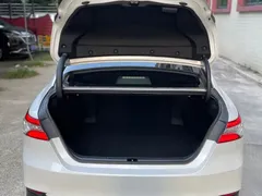 2021 Toyota Camry 2.5G Luxury, белый — фото 15