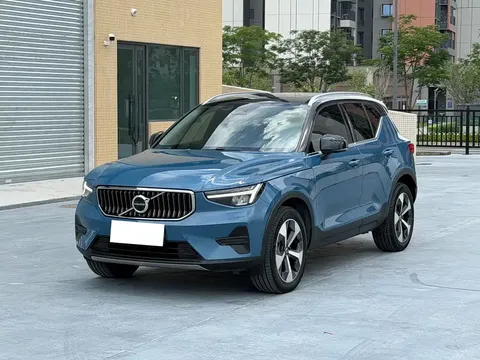 2023 Volvo XC40 B4 4WD Luxury