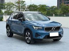 2023 Volvo XC40 B4 4WD Luxury, синий — фото 3