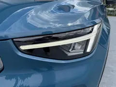 2023 Volvo XC40 B4 4WD Luxury, синий — фото 4