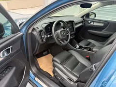 2023 Volvo XC40 B4 4WD Luxury, синий — фото 12