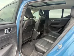 2023 Volvo XC40 B4 4WD Luxury, синий — фото 14