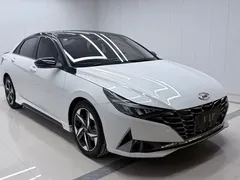 2022 Hyundai Elantra 1.5L CVT LUX Premium, белый — фото 3