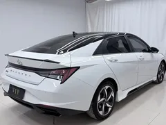 2022 Hyundai Elantra 1.5L CVT LUX Premium, белый — фото 4