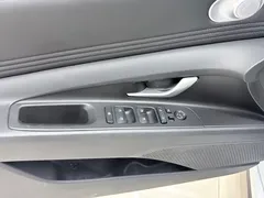 2022 Hyundai Elantra 1.5L CVT LUX Premium, белый — фото 7