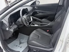 2022 Hyundai Elantra 1.5L CVT LUX Premium, белый — фото 8