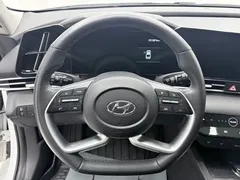 2022 Hyundai Elantra 1.5L CVT LUX Premium, белый — фото 9
