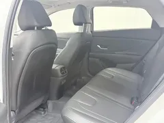2022 Hyundai Elantra 1.5L CVT LUX Premium, белый — фото 15