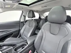 2022 Hyundai Elantra 1.5L CVT LUX Premium, белый — фото 16