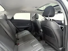 2022 Hyundai Elantra 1.5L CVT LUX Premium, белый — фото 18