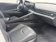 2022 Hyundai Elantra 1.5L CVT LUX Premium, белый — фото 19