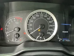 2021 Toyota Corolla 1.2T S-CVT Luxury, белый — фото 13