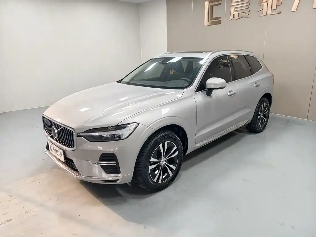 2023 Volvo XC60 4WD Luxury
