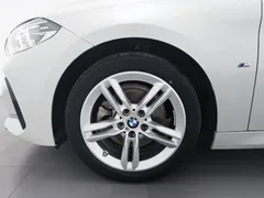 2023 BMW 1 Series 1 120i M, белый — фото 17