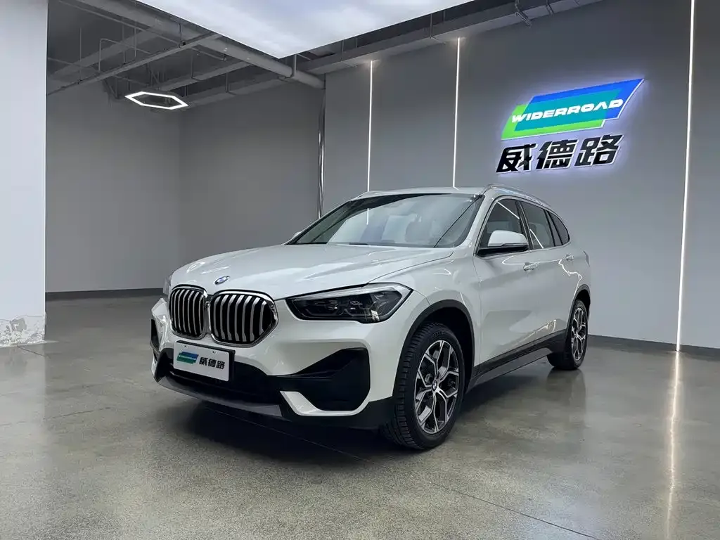 2021 BMW X1 Leading