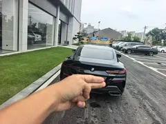 2022 BMW 8 Series 840i M, чёрный — фото 6