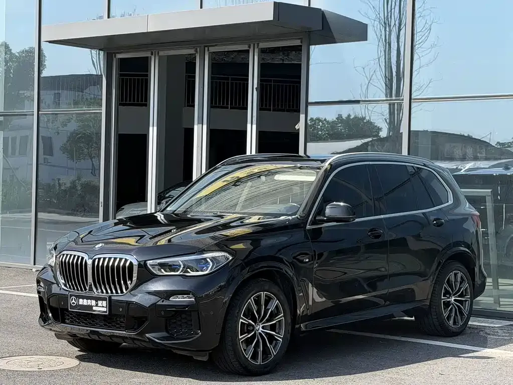 2021 BMW X5 xDrive40i M