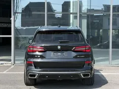 2021 BMW X5 xDrive40i M, чёрный — фото 13