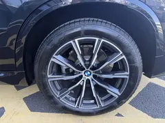 2021 BMW X5 xDrive40i M, чёрный — фото 15