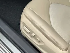 2021 Toyota Camry 2.5G Luxury — фото 17