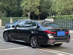 2022 BMW 5 Series 5 525Li M, чёрный — фото 2