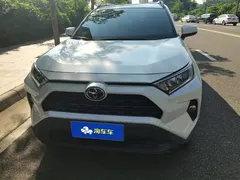 2021 Toyota RAV4 2.0L CVT 2WD, белый — фото 2