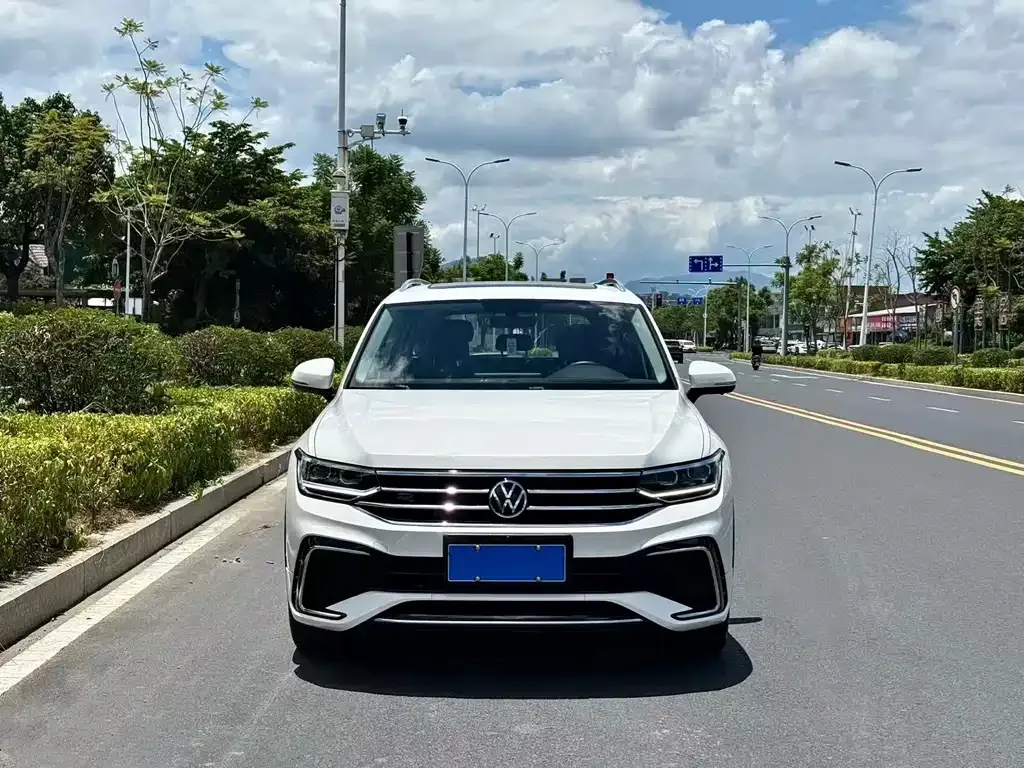 2022 Volkswagen Tiguan L 330TSI AT 2WD R-Line