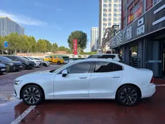 2023 Volvo S60 T8 PHEV 4WD Long Range Luxury, белый — фото 3
