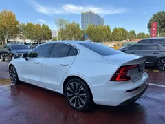 2023 Volvo S60 T8 PHEV 4WD Long Range Luxury, белый — фото 4