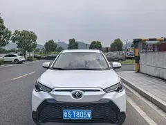 2024 Toyota Frontlander 2.0L CVT Leading, белый — фото 2