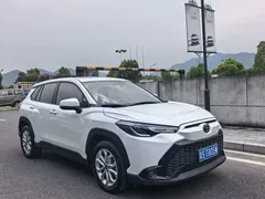 2024 Toyota Frontlander 2.0L CVT Leading, белый — фото 3